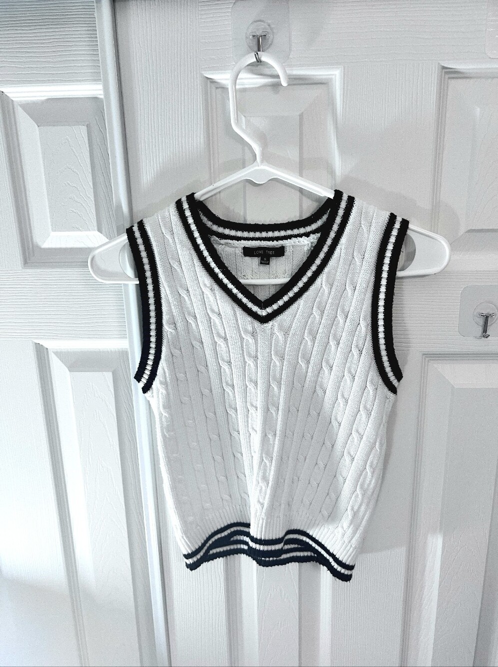Preppy Love Tree Cable Knit Sweater Vest Size S Black & White Trim Cropped